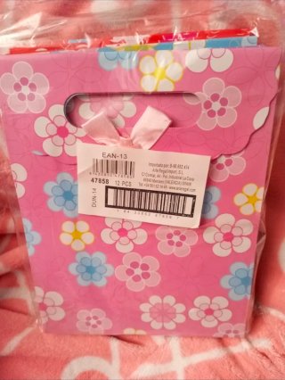 Bolsas de regalo con flores y rayas