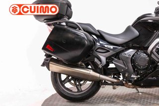 TRIUMPH TROPHY SE