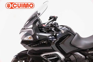 TRIUMPH TROPHY SE