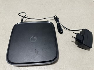 Descodificador Vodafone TV con cargador