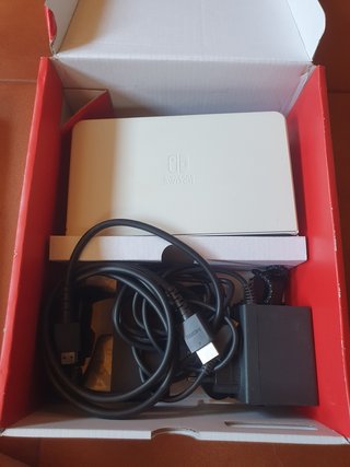Nintendo Switch OLED + Accesorios y Funda Pokemon