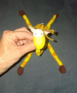 Jirafa de peluche flexible