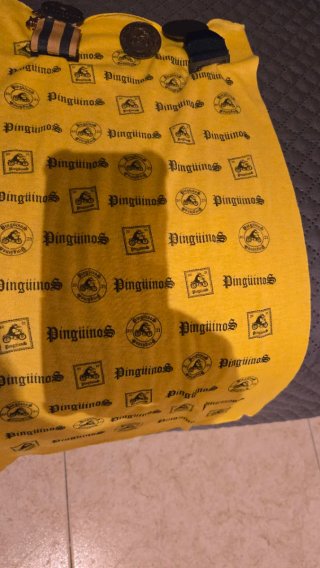 Braga cuello Pingüinos amarilla
