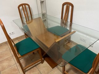 Comedor cristal 4 sillas madera