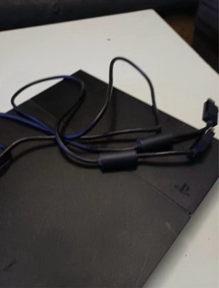 Playstation 4 Slim Nera con 2 controller