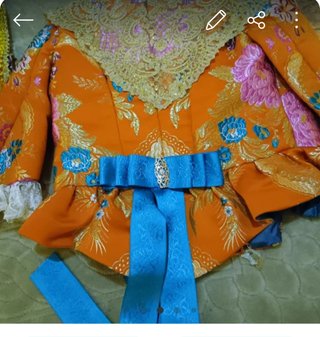 Traje de Fallera naranja y multicolor