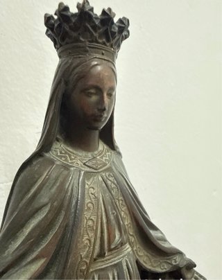 Virgen de bronce dorada antigua