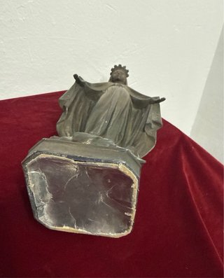 Virgen de bronce dorada antigua