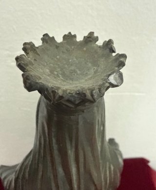 Virgen de bronce dorada antigua