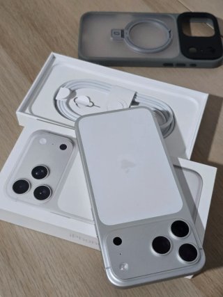 iPhone 17 Pro Max Argento Nuovo