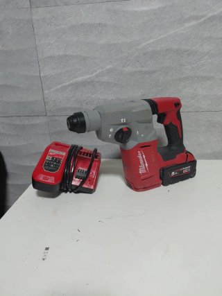 Taladro percutor Milwaukee M18