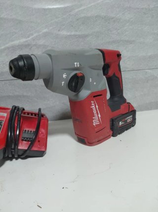 Taladro percutor Milwaukee M18