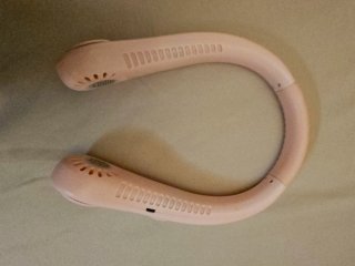 Ventilador de cuello rosa y dorado
