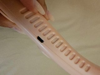 Ventilador de cuello rosa y dorado