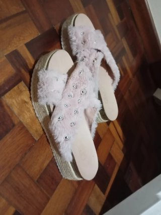 Sandalias plataforma rosas con tachuelas