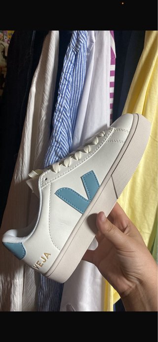 Zapatillas Veja Blancas y Azules