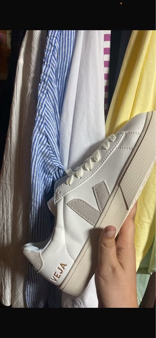 Zapatillas Veja Blancas y Beige