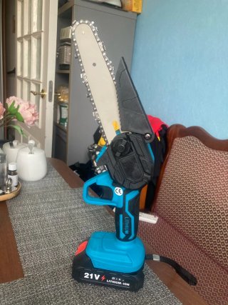 Motosierra a batería nueva con accesorios