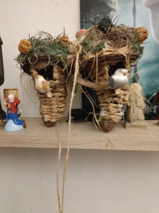 Nidos de pájaro decorados hechos a mano
