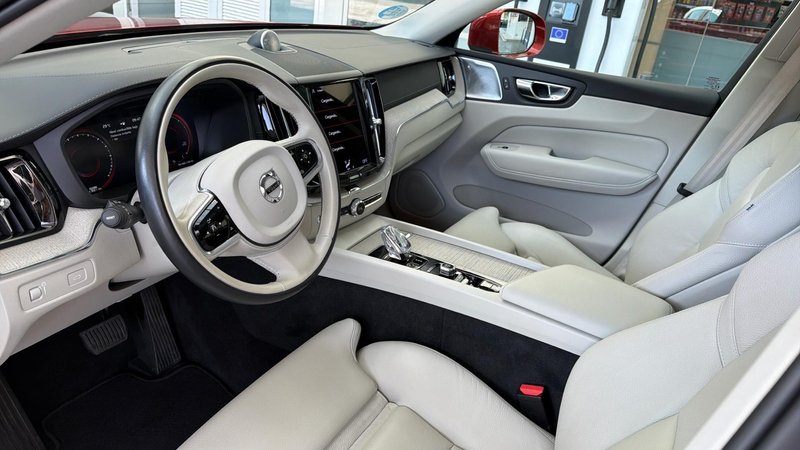 Volvo XC60 2021, foto 5