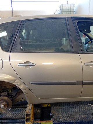 PUERTA TRASERA DERECHA Renault Scenic II (JM)(2003->)