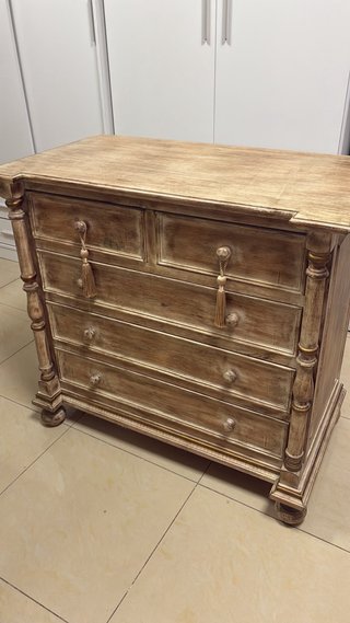 Cómoda de madera estilo rústico