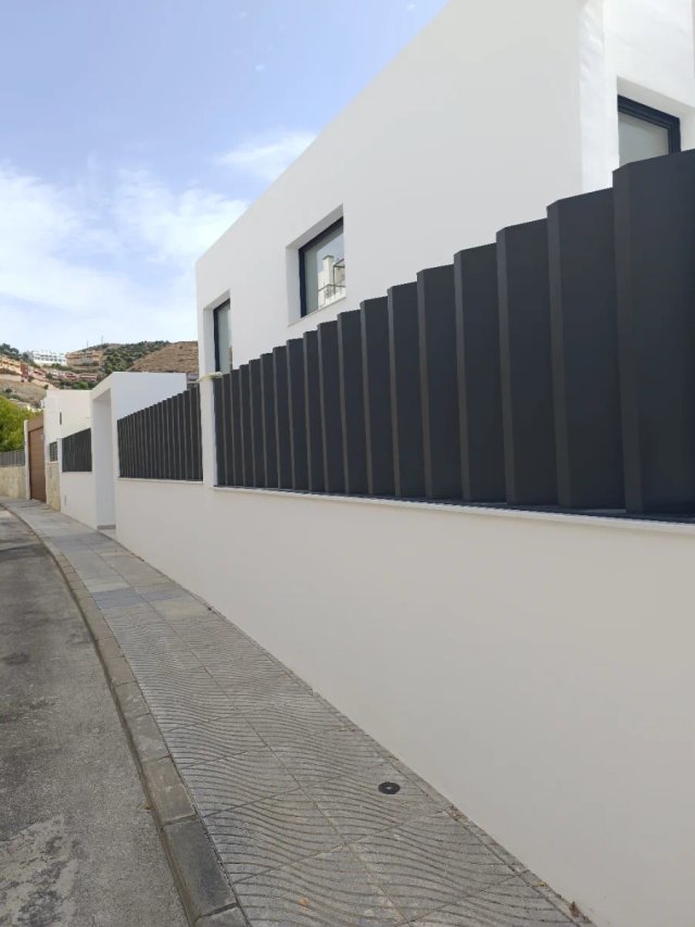 Fabricación Vallas Lamas Verticales Metal