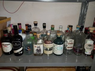 Bottiglie vuote di Gin