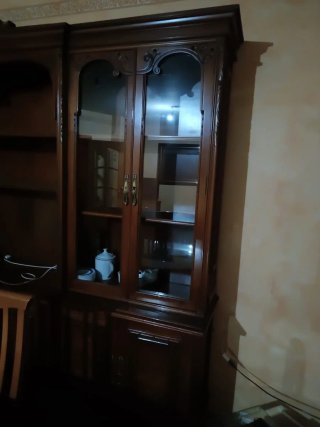 Mueble salón clásico madera y cristal