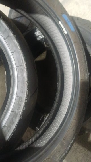 Juego Slicks Pirelli SC1 y Dunlop KR rayados