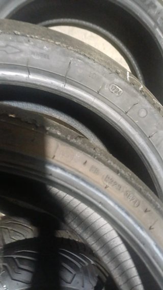 Juego Slicks Pirelli SC1 y Dunlop KR rayados