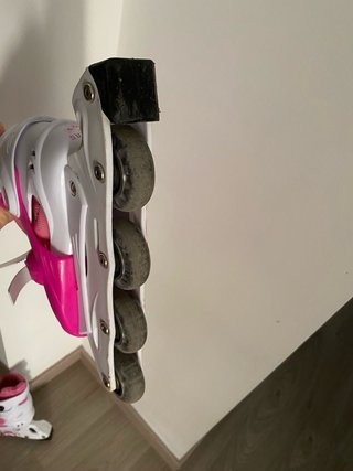 Patines en línea rosas y blancos