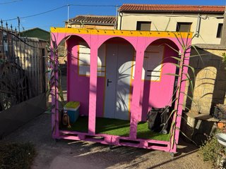 Caseta Bud Bunny rosa y amarilla