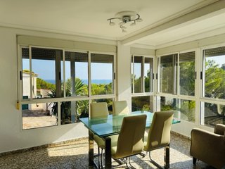 Alquiler vacacional chalet,piscina y vistas al mar