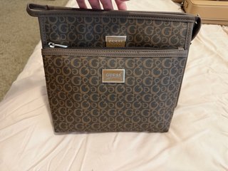 Neceser Guess Rosa y Beige