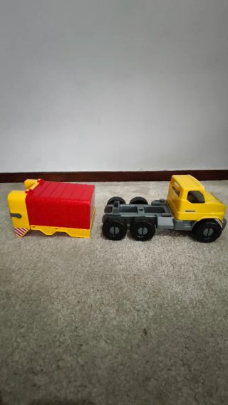 Camião de Brinquedo Amarelo e Vermelho