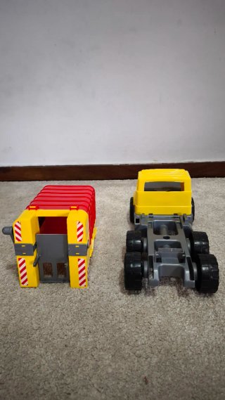 Camião de Brinquedo Amarelo e Vermelho