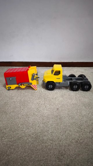 Camião de Brinquedo Amarelo e Vermelho