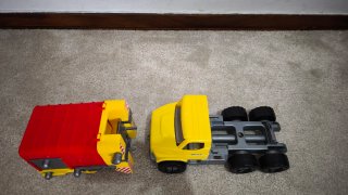 Camião de Brinquedo Amarelo e Vermelho