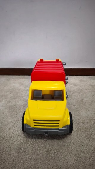 Camião de Brinquedo Amarelo e Vermelho
