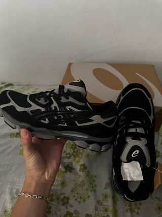Asics Gel NYC negras y grises