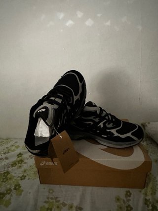 Asics Gel NYC negras y grises