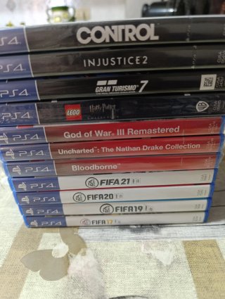 Lotto Giochi PS4 (Compatibili con PS5)