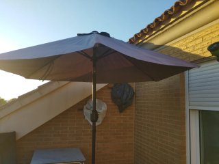 Sombrilla terraza con soporte y ruedas