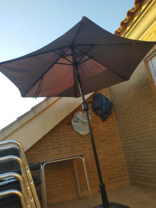 Sombrilla terraza con soporte y ruedas
