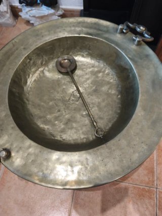 Brasero de metal dorado siglo XIX, 57cm diametro