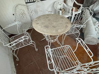 Conjunto jardín hierro forjado: banco, sillas mesa