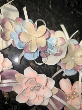 Cinturón y diademas de flores