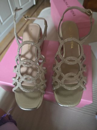 Sandalias doradas ALMA EN PENA