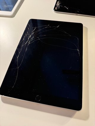 4 iPad Apple per ricambi